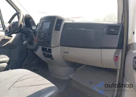 2014 Mercedes-Benz Sprinter 2500 Normal Roof из США, поврежденный, VIN WD3PE7CC3E5845279